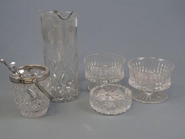 Lot de cristal : pichet, seau à glaçons ( égrenure) avec pince et...
