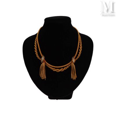 gros plan d'un collier sur un mannequin mannequin