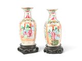 deux vases superposés