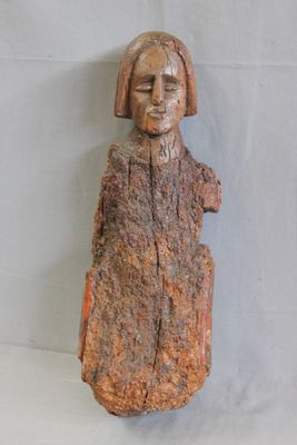 Sculpture en bois avec restes de polychromie représentant un…