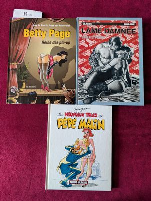 trois bandes dessinées posées sur un tapis rouge, avec un fond rouge