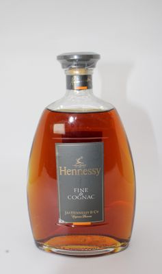 an image of a bottle of henney ' s fine cogna