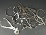 a lot of old scissors that are sitting on a table