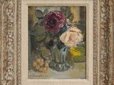 une peinture à l'huile représentant des fleurs dans un vase en verre posé sur une table