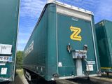 une semi-remorque verte arborant un logo « Z » sur le côté