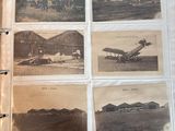 une vieille photo d'un livre sur lequel figurent des images d'avions
