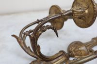 Paire d'appliques à trois bras de lumière en bronze doré, le… (photo 6)