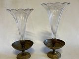deux vases en verre empilés l'un sur l'autre
