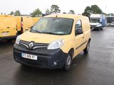une camionnette jaune garée dans un parking