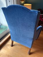Paire de fauteuils à oreilles garnis de velours bleu (photo 3)