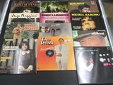 beaucoup de livres de musique sur la table