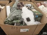 une boîte en carton remplie d'articles assortis dans un magasin