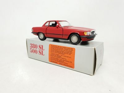 NZG (Allemagne, échelle 1/35ème) Mercedes-Benz 500SL roadste…