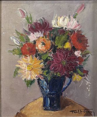 une peinture de fleurs dans un vase bleu sur une table
