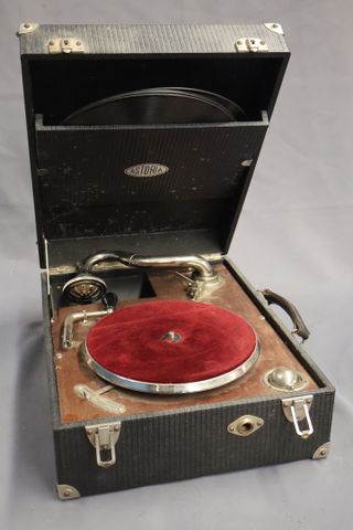ASTORIA – Phonographe de voyage 