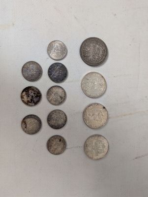 a lot of coins that are on the table