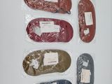 six paires de chaussures emballées dans du plastique