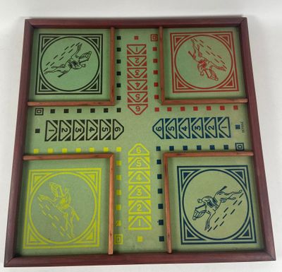 une image représentant une boîte en bois ornée de quatre motifs différents