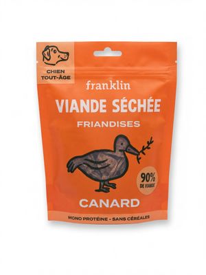 un gros plan sur un sac de nourriture sur fond blanc