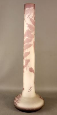 Emile GALLE (1846-1904). Vase tube à base renflée et long co…