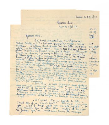 une lettre manuscrite d'un homme qui tient une feuille de papier