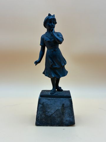 LOEWENICH (XXème). « Jeune fille ». Bronze à patine brune, H : 20
