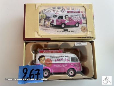 une boîte contenant un camion de glaces rose
