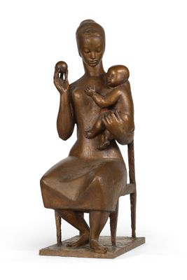 statue en bronze représentant une femme tenant un bébé et un téléphone portable