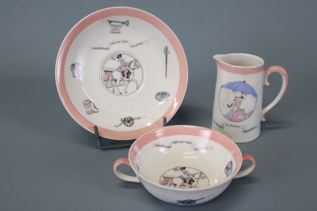 Bernardaud. Limoges. Amusant déjeuner d’enfant avec sa verseuse e...