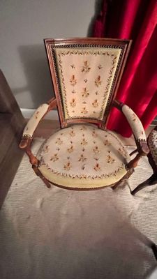 Fauteuil Louis XVI , Vendu sur désignation, À récupérer dans…