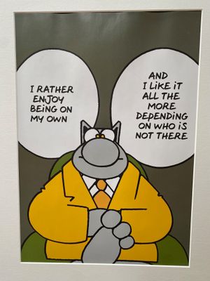 une photo d'une photo d'un chat en costume
