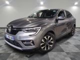 Le nouveau SUV Renault Kad est garé sur un sol à damier.