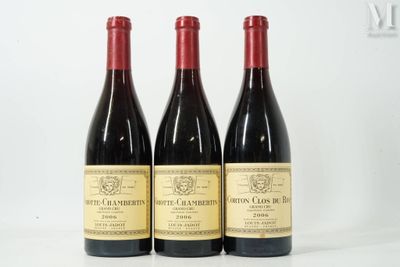 trois bouteilles de vin sont alignées sur une surface blanche