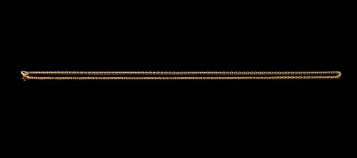 une image montrant un gros plan d'un objet métallique sur fond noir