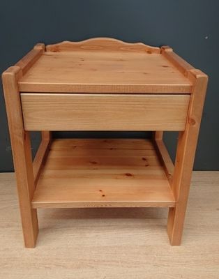 Chevet 1 tiroir THIVIER, en pin massif teinté miel - Dimensi…