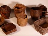 a lot of baskets that are sitting on a table