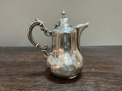 pot à lait en argent minerve. h. - Photo 1