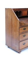 Commode formant scriban en bois naturel ouvrant en façade à … (photo 5)