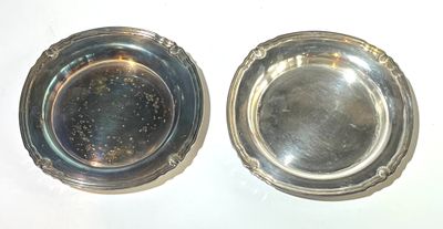 GALLIA pour CHRISTOFLE. Deux dessous de bouteille en métal argenté à d - Photo 1