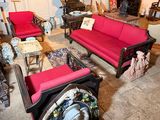 un salon meublé et doté d'une cheminée