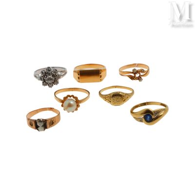 une image représentant un assortiment de bagues sur fond blanc