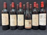six bouteilles de vin sont alignées sur un fond noir