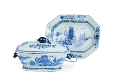 deux assiettes bleues et blanches et un bol avec un couvercle
