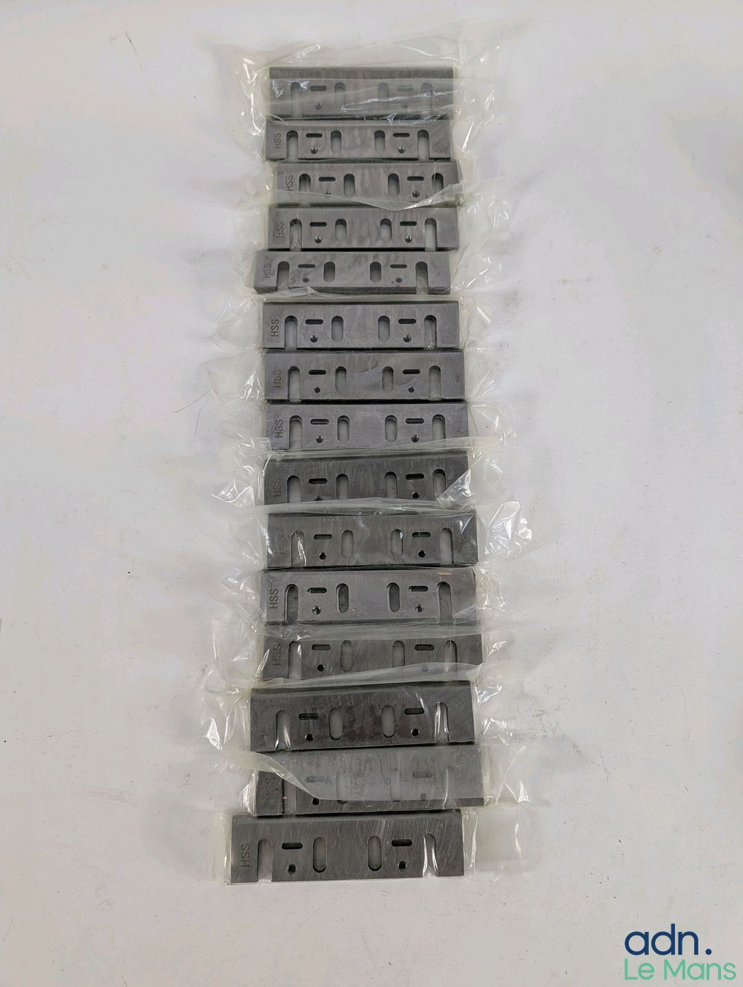 Lot de 15 paires de fers de rabot électrique Sharp MAKITA.