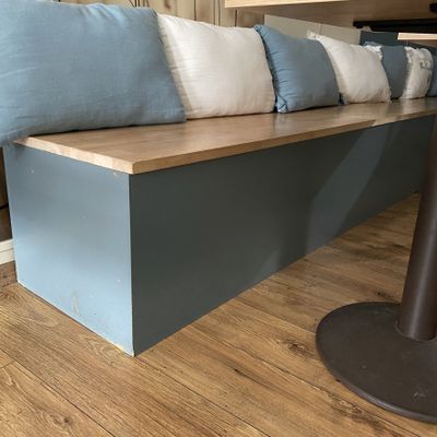 * L.J. CHALON DE THE : 2 bancs en stratifié gris et bois et …