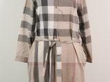 robe chemise à carreaux sur un mannequin, un mannequin, un mannequin, un mannequin, un mannequin, un mannequin, un mannequin, un mannequin, un mannequin