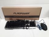 une boîte sur laquelle sont posés un clavier et une souris