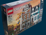 une boîte contenant un ensemble Lego Creator