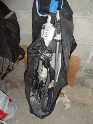 un sac dans lequel il y a du vide, posé par terre