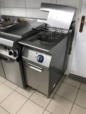 a kitchen with a stove, oven, and sink in it